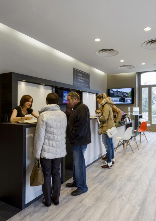 Interior de la Oficina de Turismo del Alto Bearne