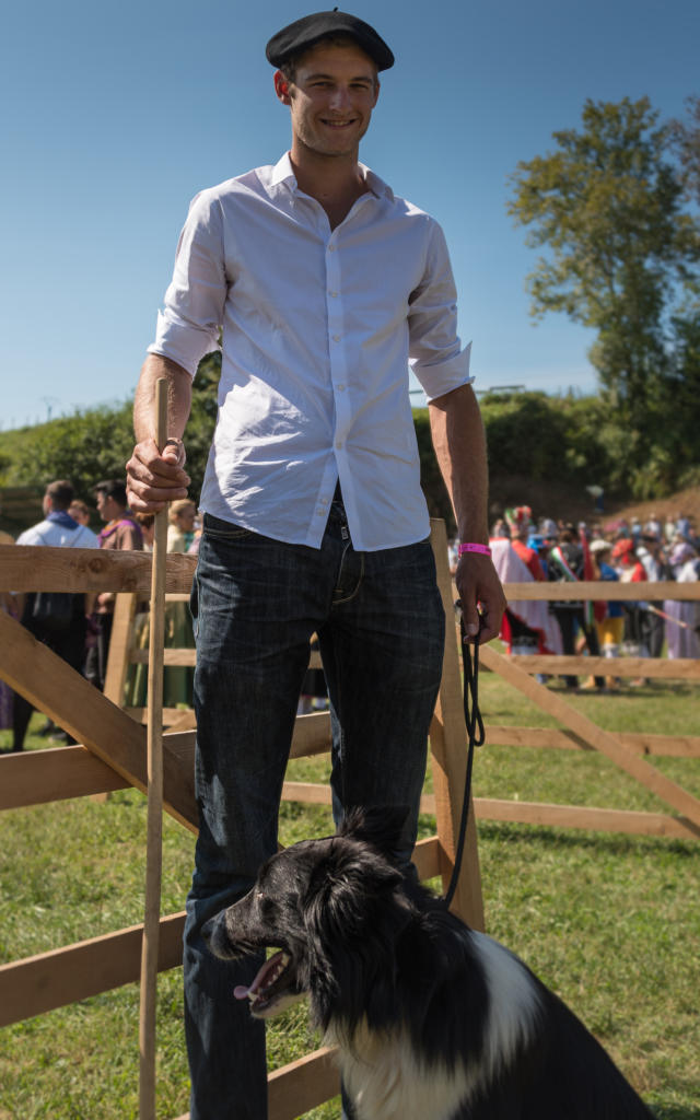 Berger et son chien à la Fête des Bergers d'Aramits