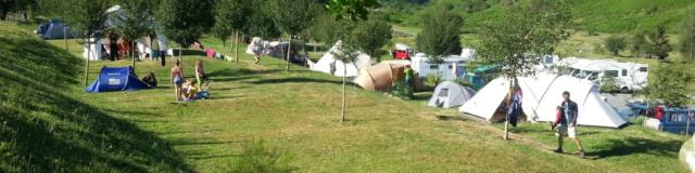 Vue sur le camping du plateau de Lhers, en Vallée d'Aspe