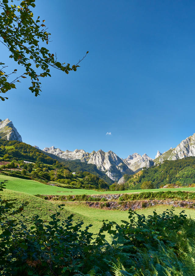 Vue du Cirque de Lescun depuis la prairie