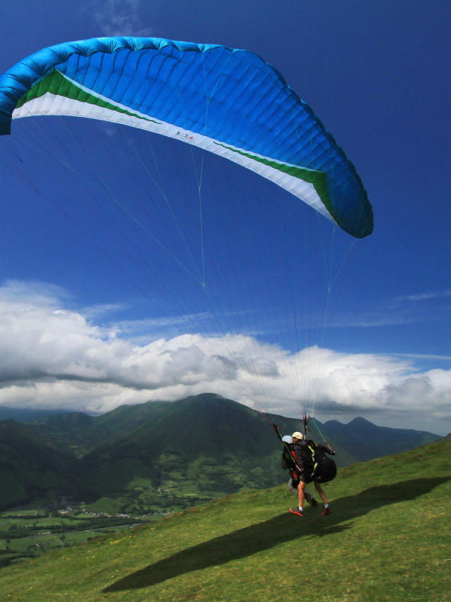 Parapente en los Pirineos