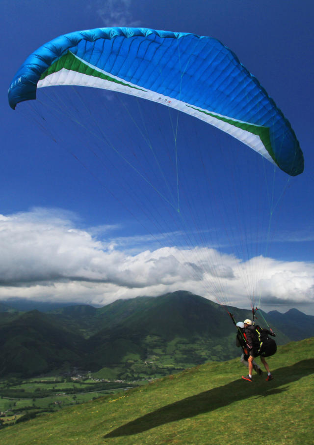 Parapente en los Pirineos