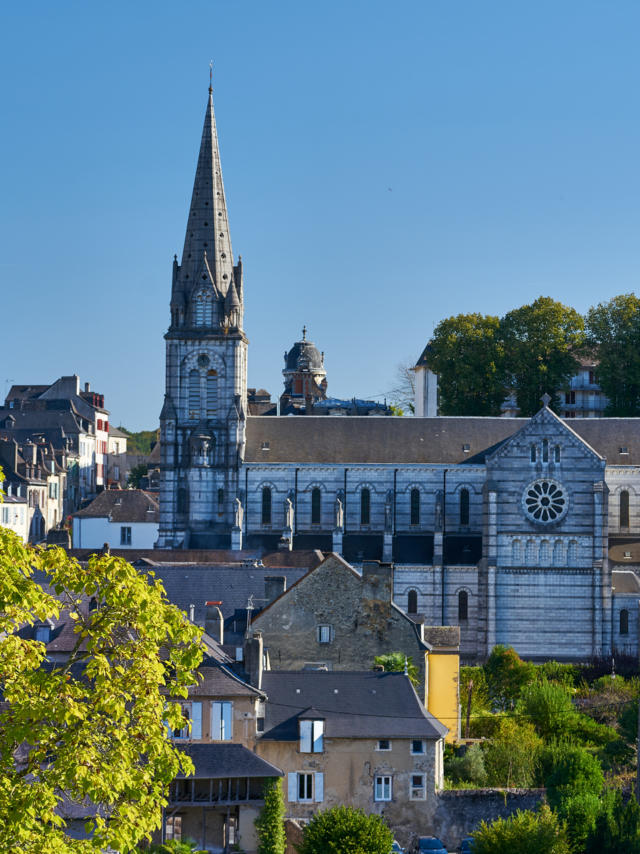 Vue sur l'église Notre-Dame à Oloron Sainte-Marie