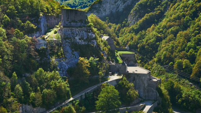 Vue du Fort du Portalet depuis le Chemin de la Mâture