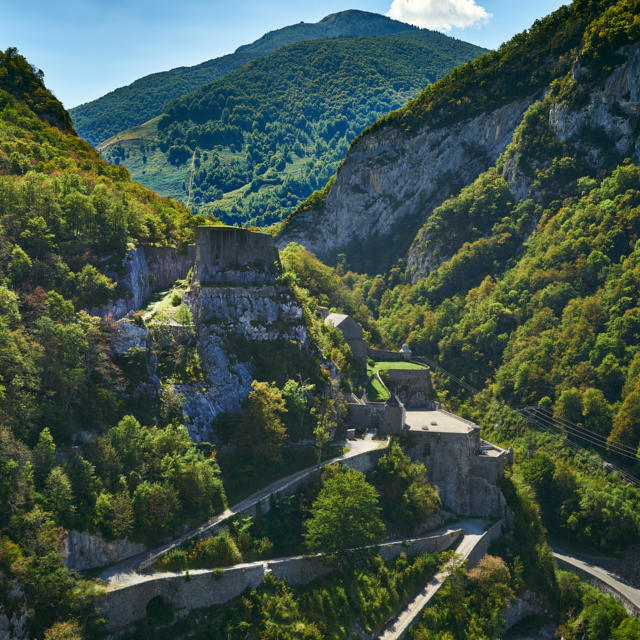 Vue du Fort du Portalet depuis le Chemin de la Mâture