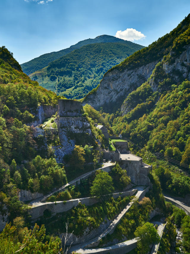 Vue du Fort du Portalet depuis le Chemin de la Mâture