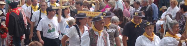 Groupe de participants de La Garburade, Défilé Des Marmites