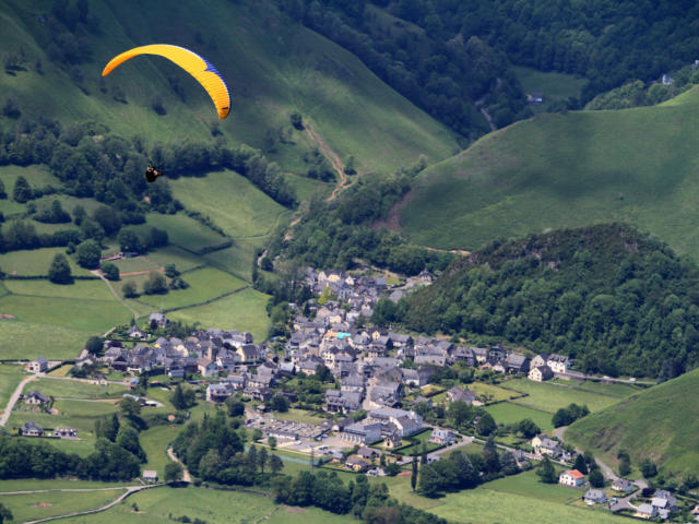 Parapente en el Valle de Aspe