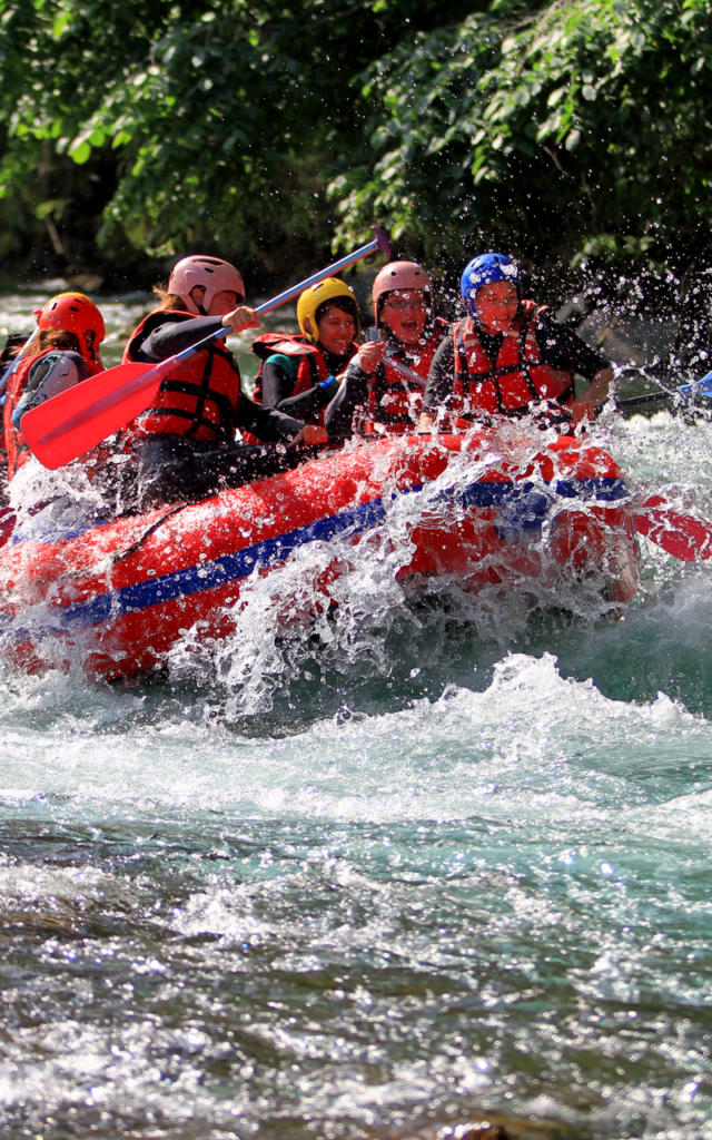 Descenso en rafting en el arroyo de Aspe