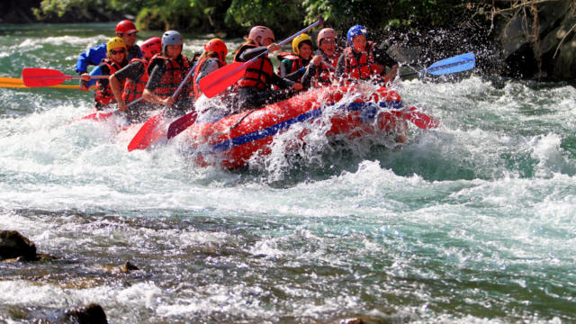 Descenso en rafting en el arroyo de Aspe