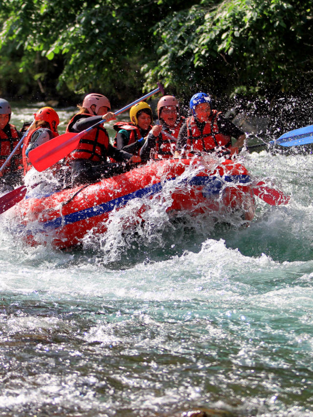 Descenso en rafting en el arroyo de Aspe