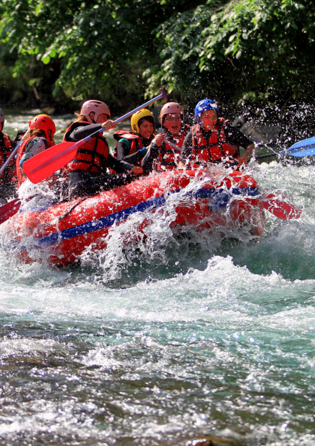 Descenso en rafting en el arroyo de Aspe