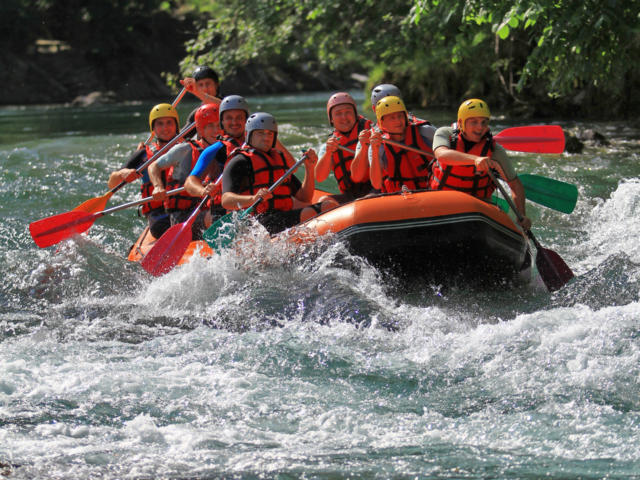 Descenso en rafting en el arroyo de Aspe