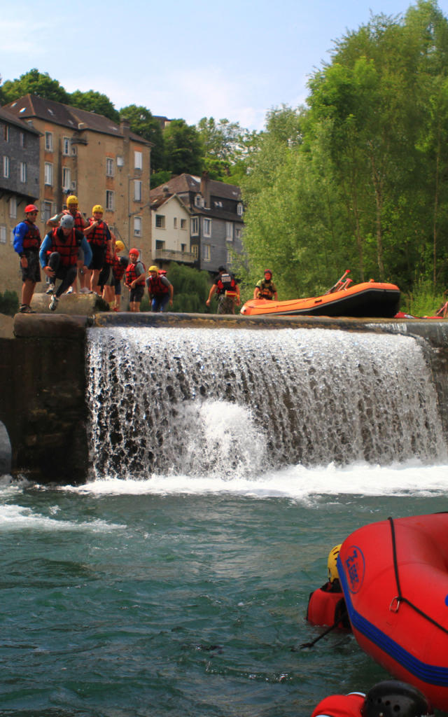 Descenso en rafting en el arroyo de Aspe