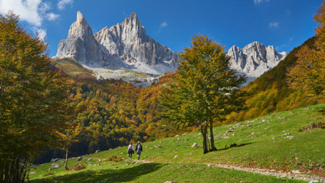 Randonneurs vers les pics d'Ansabère, en vallée d'Aspe