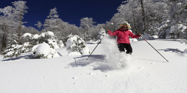 Raquetas de nieve en la estación de nórdica de Issarbe