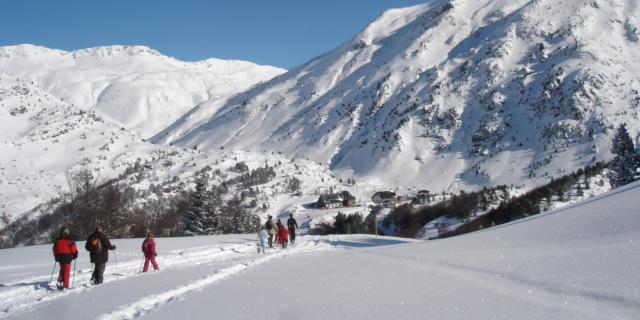 Raquetas de nieve en la estación de nórdica del Somport