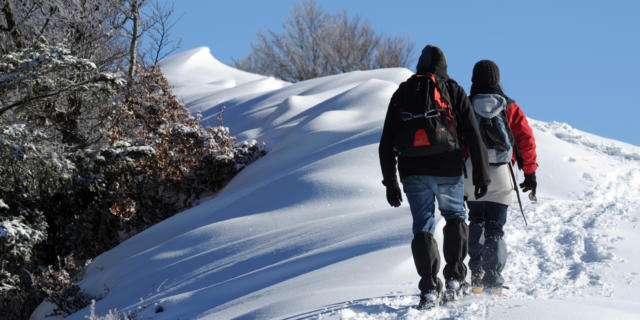 Raquetas de nieve en la estación de nórdica de Issarbe