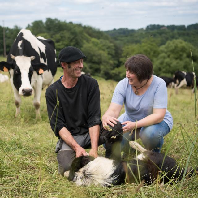 Producteurs de la Ferme de Peyrecor à Escout avec ses animaux