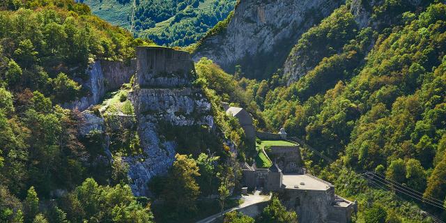 Vue du Fort du Portalet depuis le Chemin de la Mâture