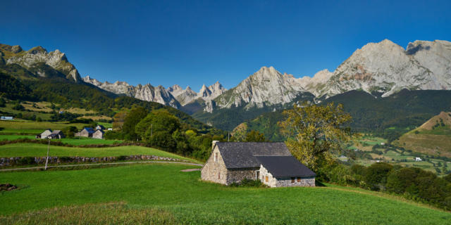 Hébergements en gîtes de groupes, de séjours et d'étape dans les Pyrénées Béarnaises (accueil groupes, séjours, randonnées, saint-Jacques de Compostelle)