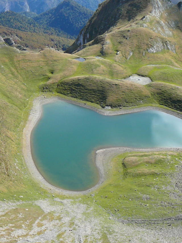 Lac du Montagnon d'Iseye en forme de coeur