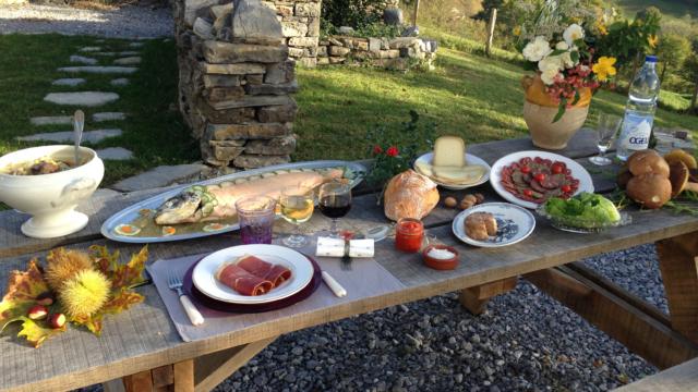 Mesa con espcecialidades del Bearne