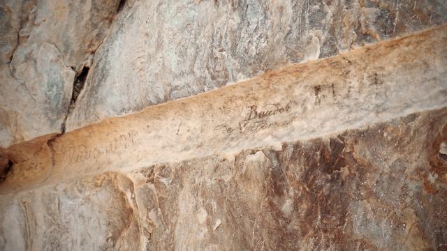 Firmas de antiguos soldados en el Chemin de la Mature