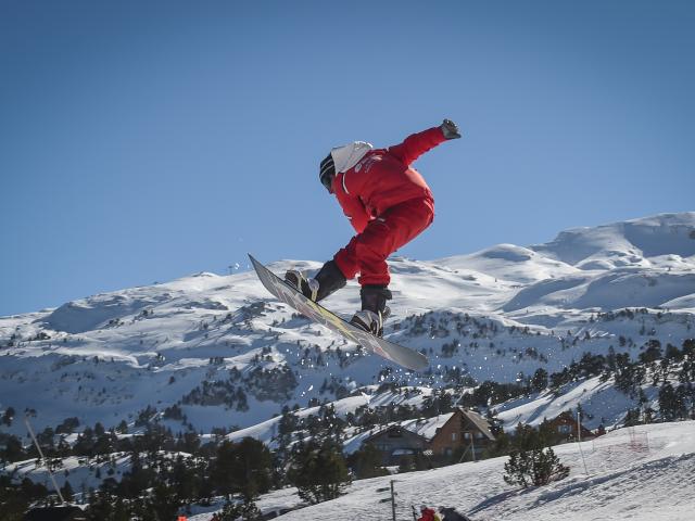 Snowboarder à la Pierre Saint-Martin