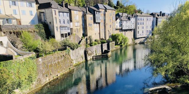 Gave de Oloron y sus casas colgantes