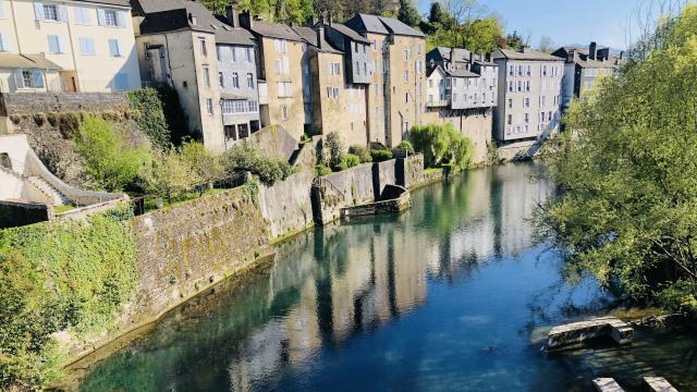 Gave de Oloron y sus casas colgantes