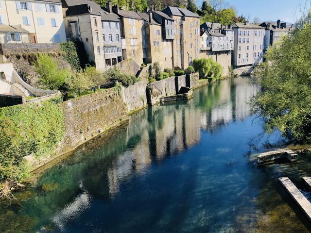 Gave de Oloron y sus casas colgantes