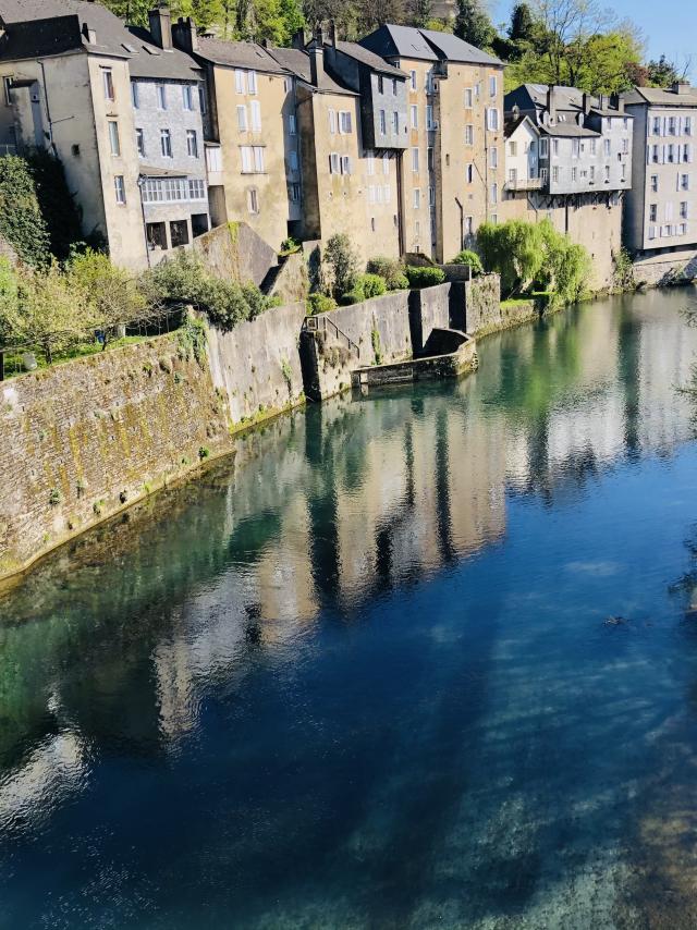 Gave de Oloron y sus casas colgantes