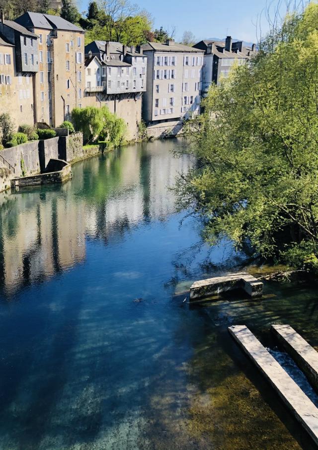 Gave de Oloron y sus casas colgantes