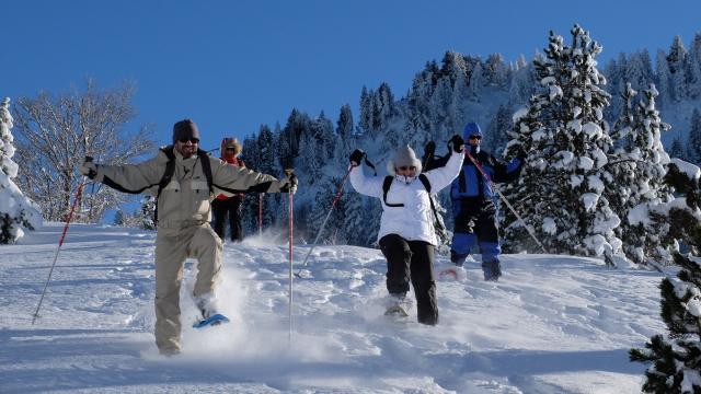 Balade en raquettes à l'espace nordique du Braca dans la station de ski de la Pierre Saint-Martin en Pyrénées béarnaises