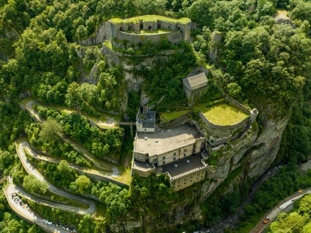 Billetterie : visite du fort du Portalet et passage par la passerelle du Sescoué. Visites sur réservation auprès de l'Office de Tourisme du Haut Béarn