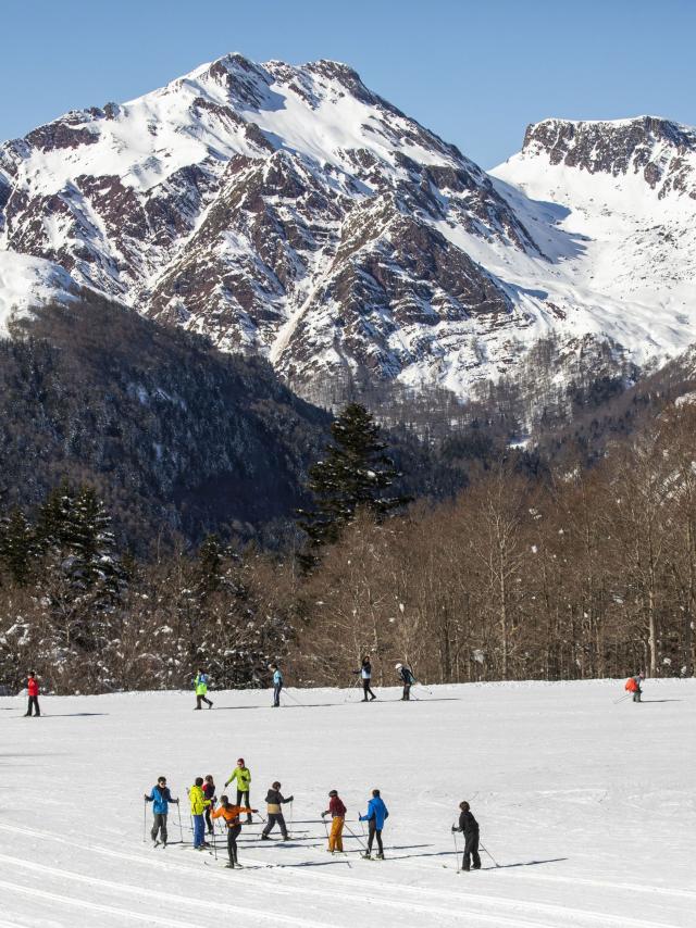 L'espace Somport est un lieu apprécié pour le ski de fond, débutant ou confirmé vous cheminez entre clairières et bosquets au pied des sommets enneigés.