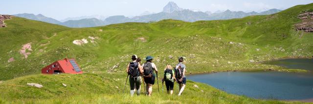 Randonnée du lac d'Arlet en Vallée d'Aspe avec un refuge à 2000 mètres totalement rénové pour profiter d'un moment hors du commun