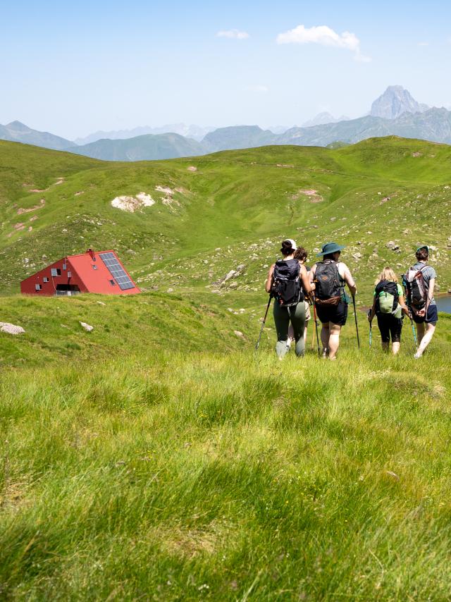 Randonnée du lac d'Arlet en Vallée d'Aspe avec un refuge à 2000 mètres totalement rénové pour profiter d'un moment hors du commun