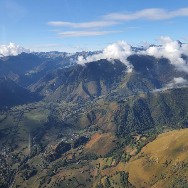 Vol avec l'aéro-club d'Oloron au-dessus de la chaîne des Pyrénées béarnaises.