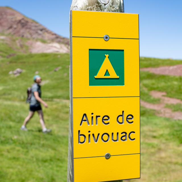 Les aires naturelles de camping et les campings vous offrent des nuits au plus près des montagnes en Pyrénées béarnaises