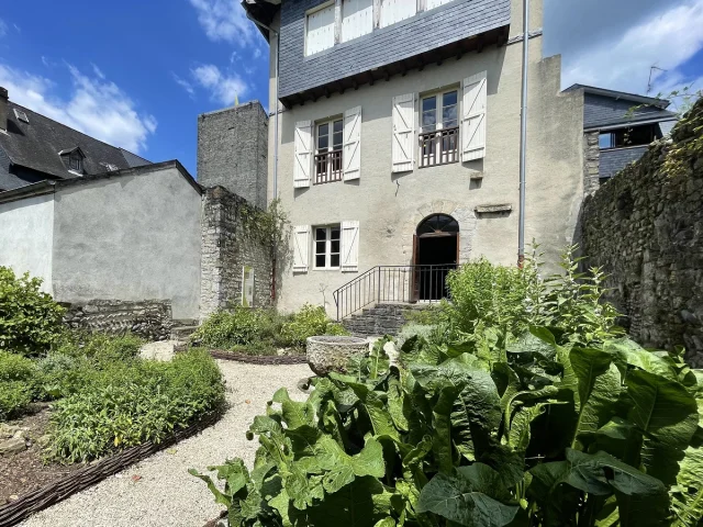 Maison Du Patrimoine Jardin Medieval Oloron Sainte Marie