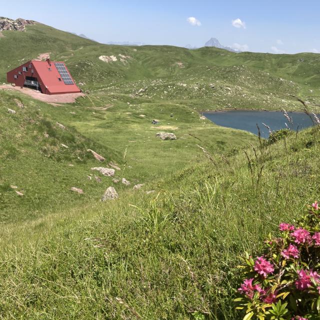 Randonnée du lac d'Arlet en Vallée d'Aspe avec un refuge à 2000 mètres totalement rénové pour profiter d'un moment hors du commun