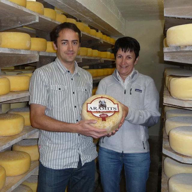 Martine Et Sebastien Lembeye Fromagerie Artisanale Aramits