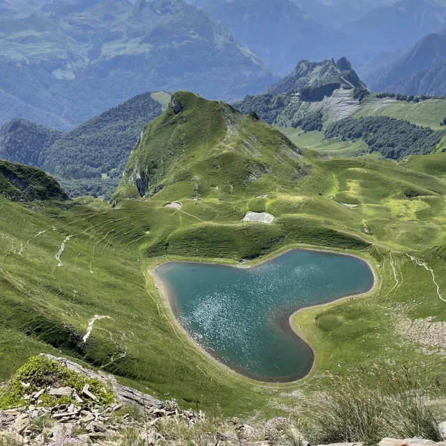 Lac du Montagnon d'Iseye, joyau des Pyrénées béarnaises