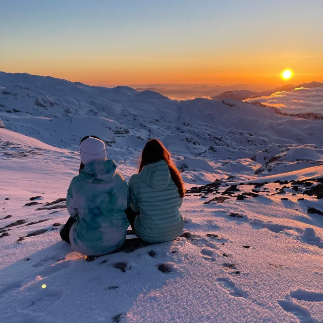 Coucher de soleil sur la neige à la Pierre Saint-Martin en Pyrénées béarnaises