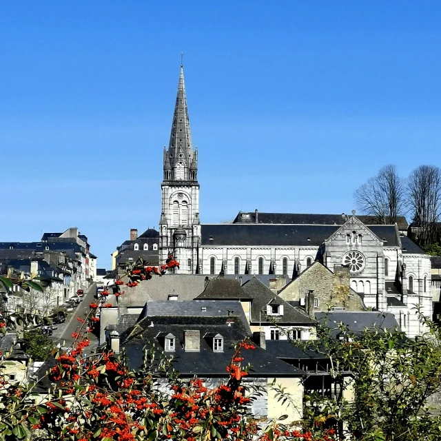 Vue du quartier Notre-Dame à Oloron Sainte-Marie en Pyrénées béarnaises