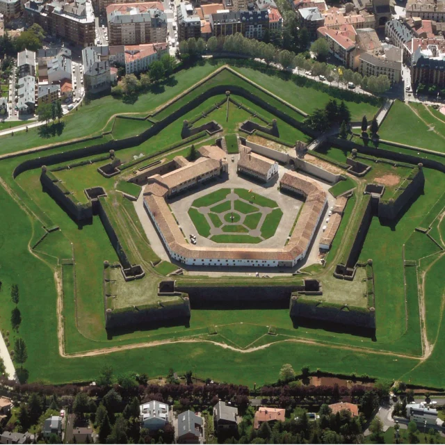 Vue aérienne de la citadelle de Jaca en Espagne, région de l'Aragon.